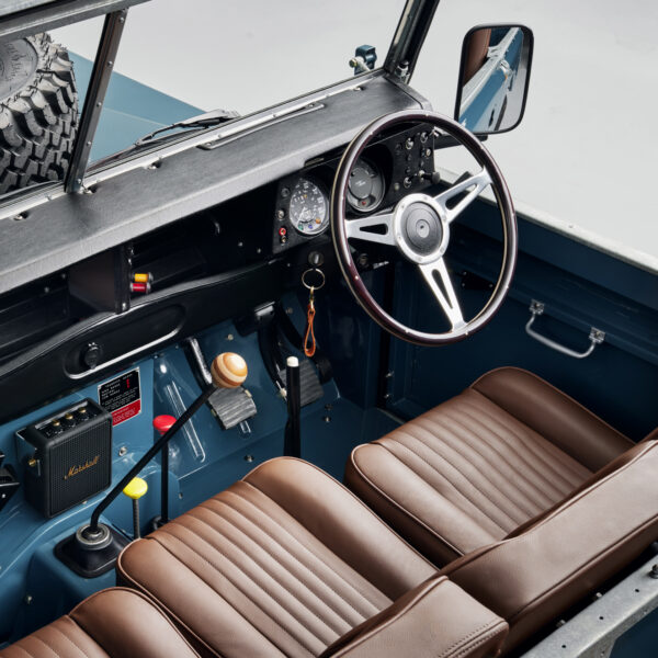 Leather Front Seats - Image 4